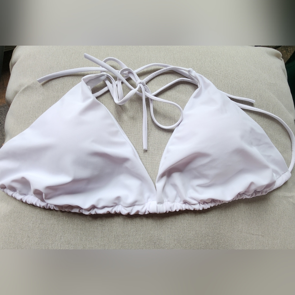 Bikini triangle top